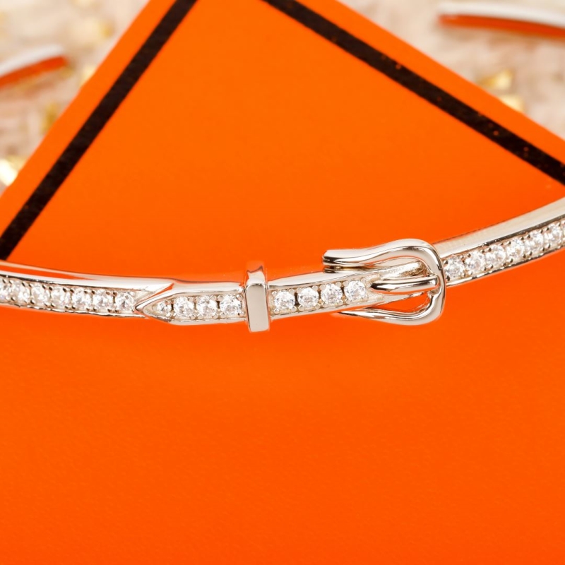 H**me5 bracelets